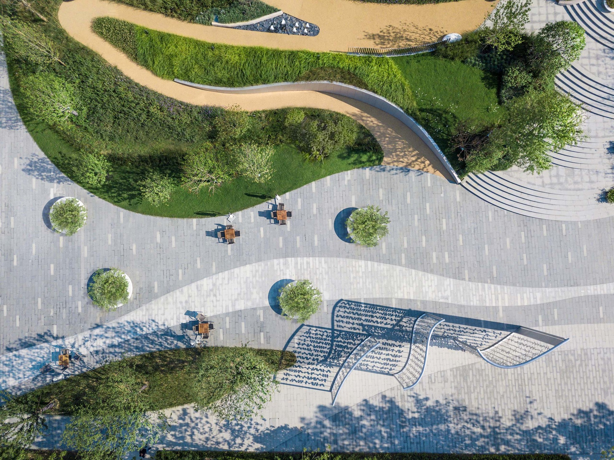 طراحی سایت و منظر – محوطه‌ای کارآمد و چشم‌نواز - خدمات معماری مسافرم