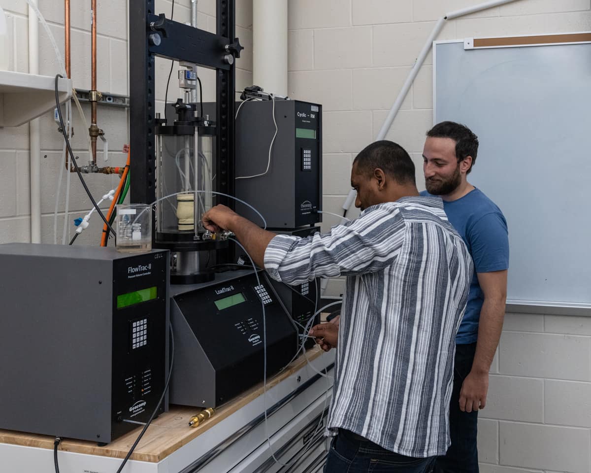 آزمایشگاه خاک، بتن و جوش – کنترل کیفیت تخصصی - خدمات معماری مسافرم